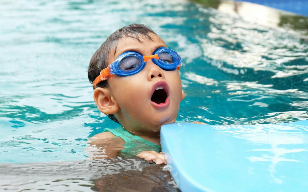 Natation enfant : anticiper leur premier bain